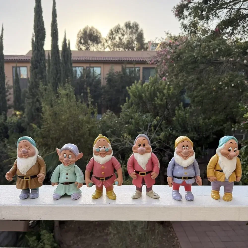 Vintage Walt Disney Seven Dwarves Rubber PVC Toys Squeaker 7 Dwarfs Snow White